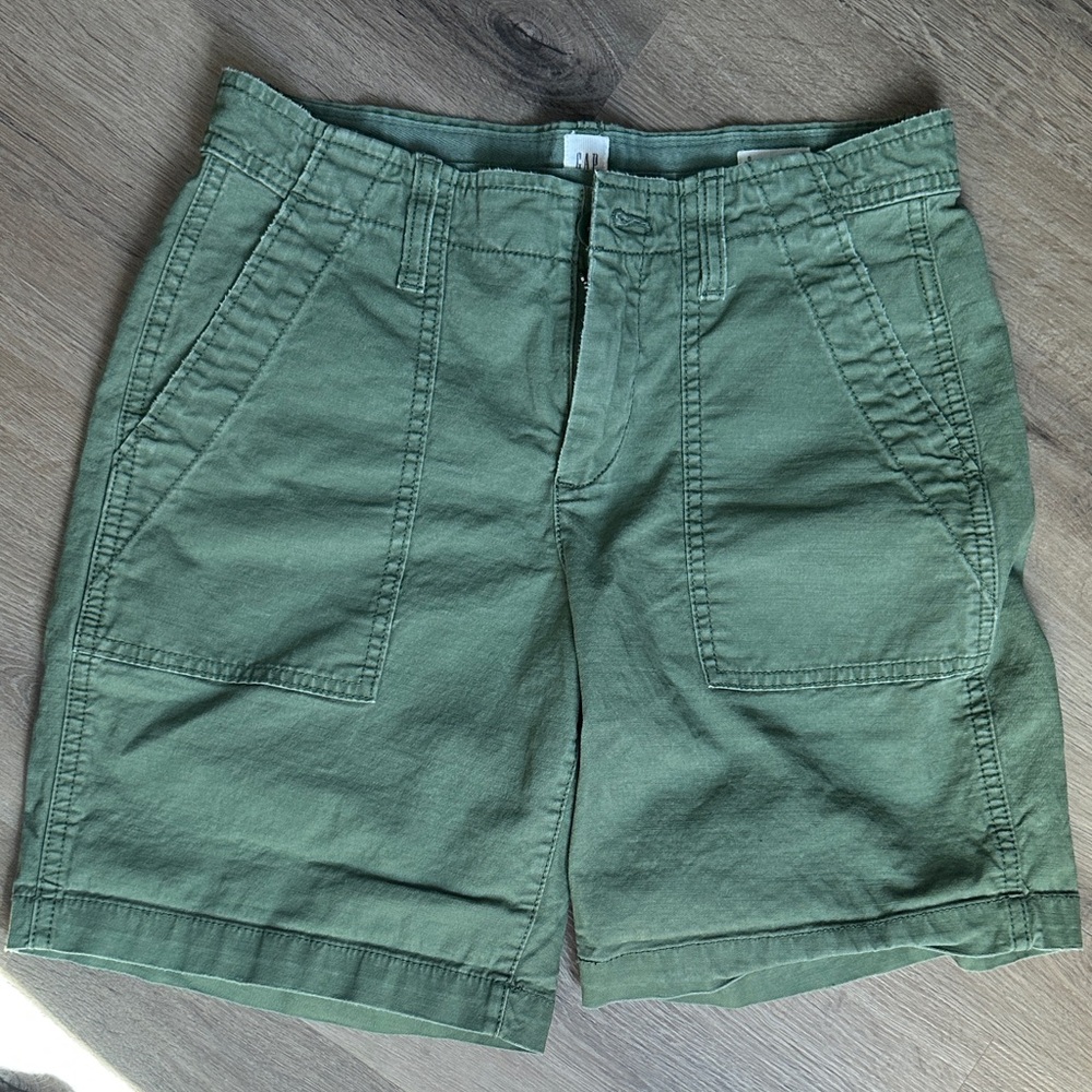 GAP Olive Green Khaki Shorts - 2000s style
